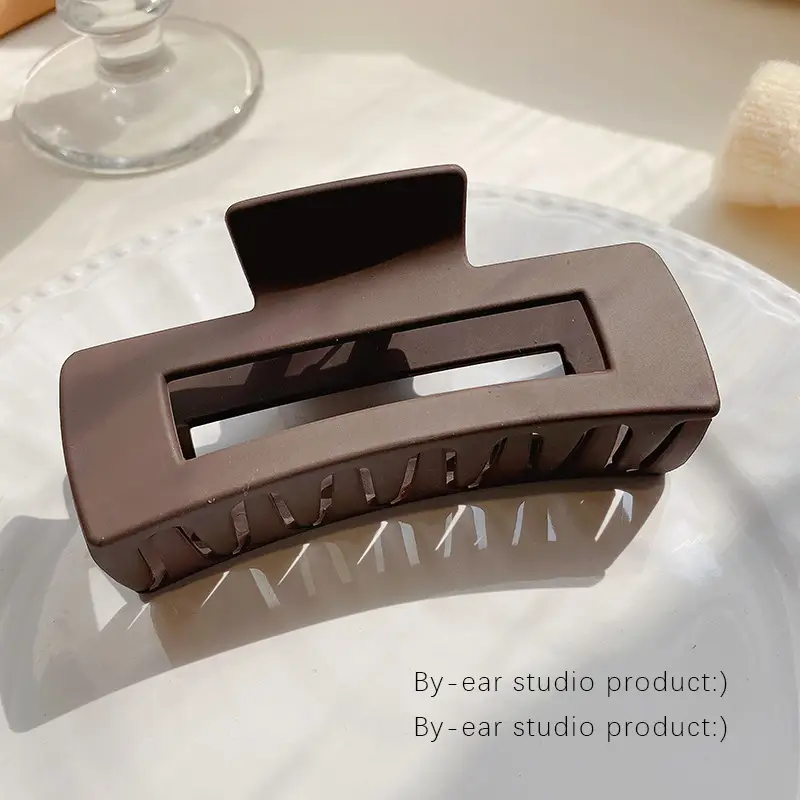 Heart-Shaped Shark Clip Hairpin for Summer 2023 - Image 4