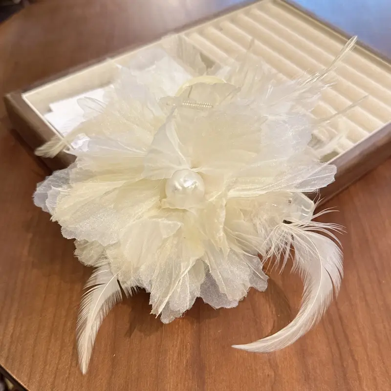 Fairy Pearl Feather Large Grab Clip Women's Hair - Image 3