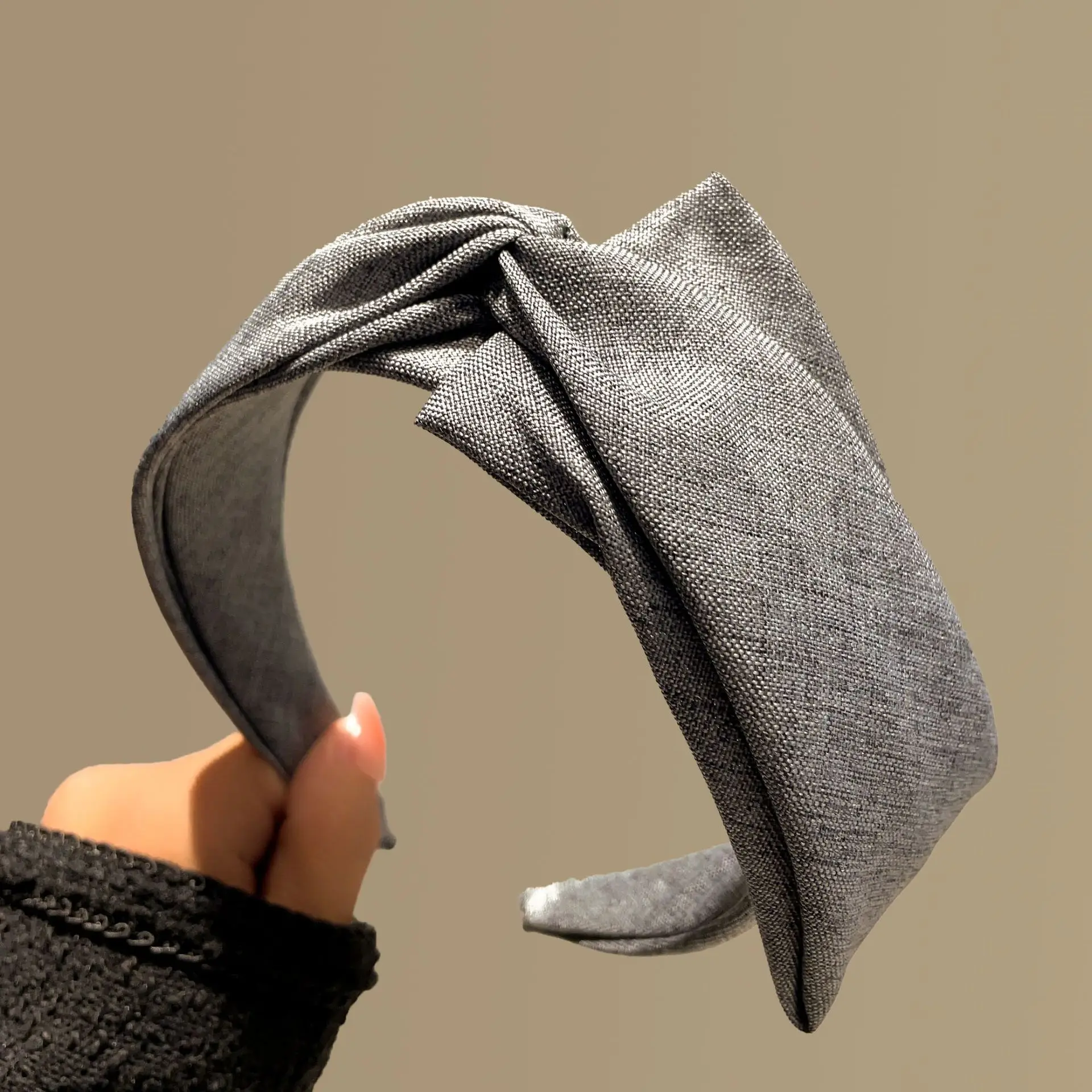 New Wide-Brimmed Knitted Skull Top Headband for Women - Image 4