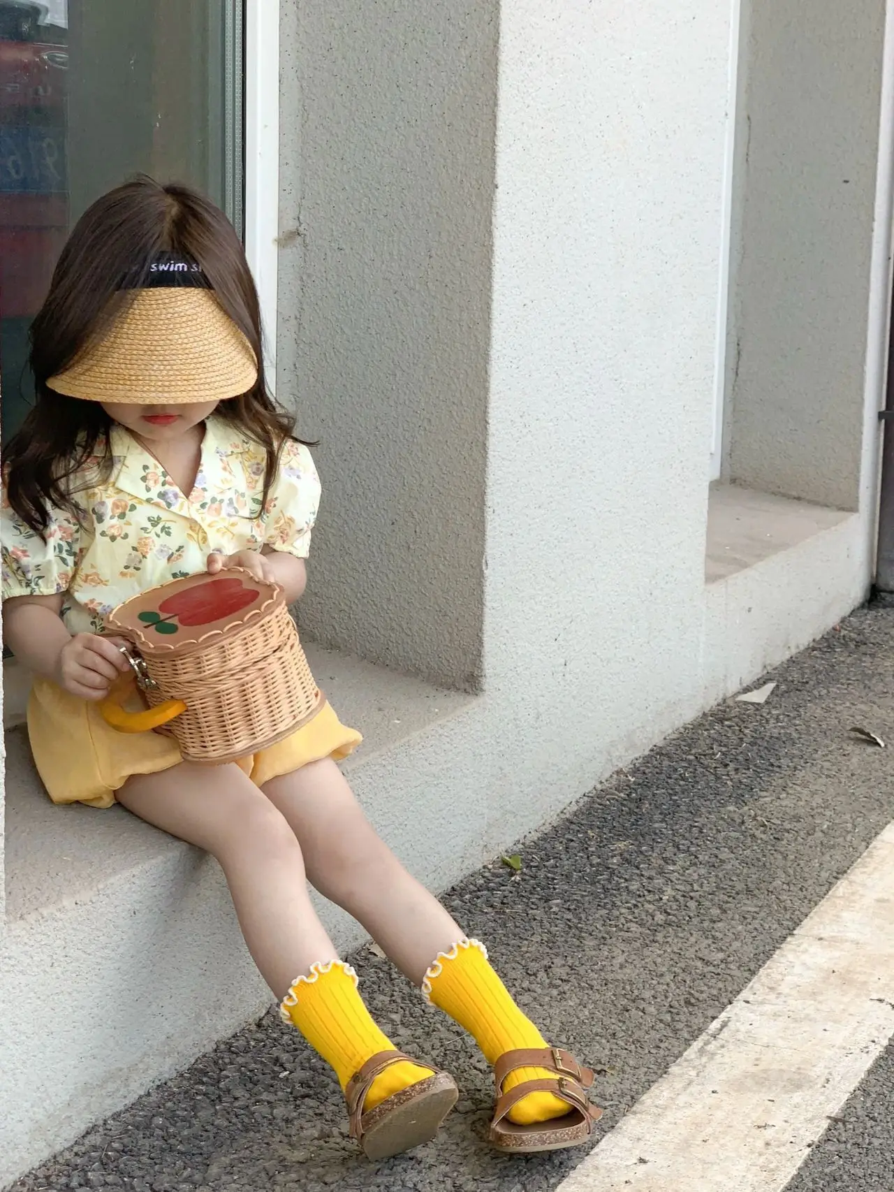 Girls Floral Short Sleeve Top with Basket Accessory - Image 4