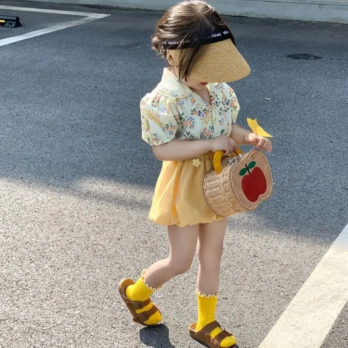 Girls Floral Short Sleeve Top with Basket Accessory — feature 1
