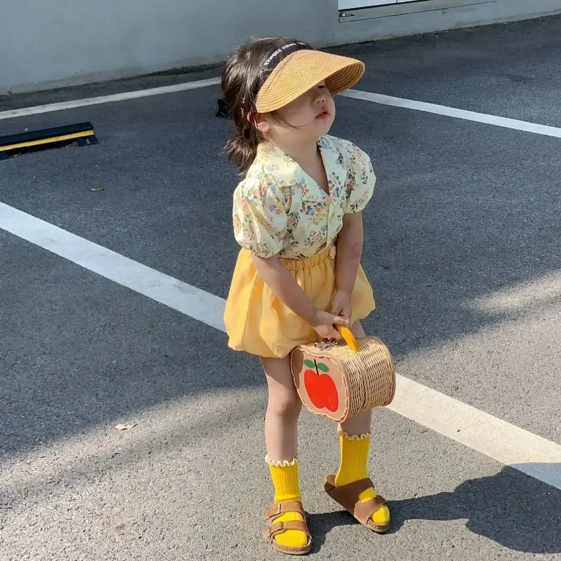 Girls Floral Short Sleeve Top with Basket Accessory — feature 2