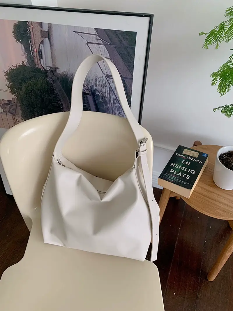 Black Large-Capacity Soft Leather Shoulder Crossbody Bag — feature 11