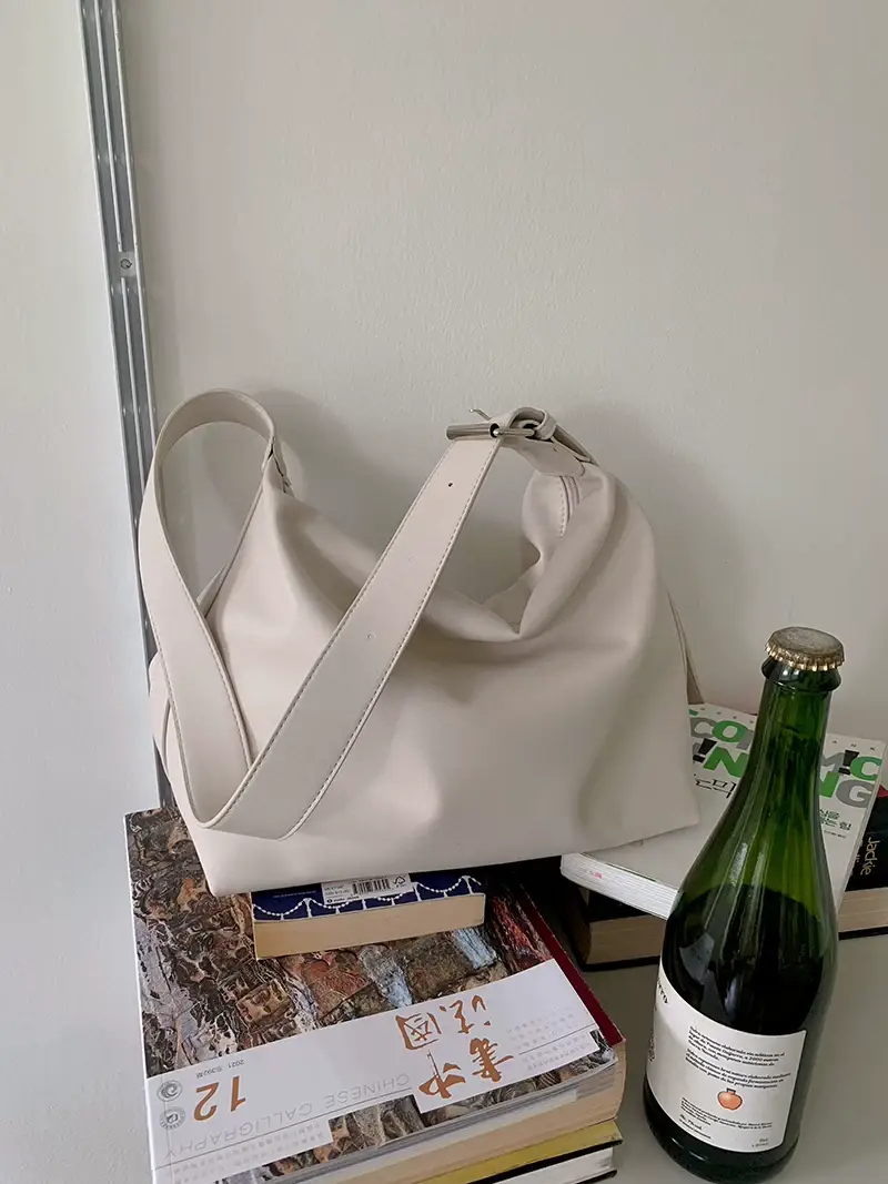 Black Large-Capacity Soft Leather Shoulder Crossbody Bag — feature 12