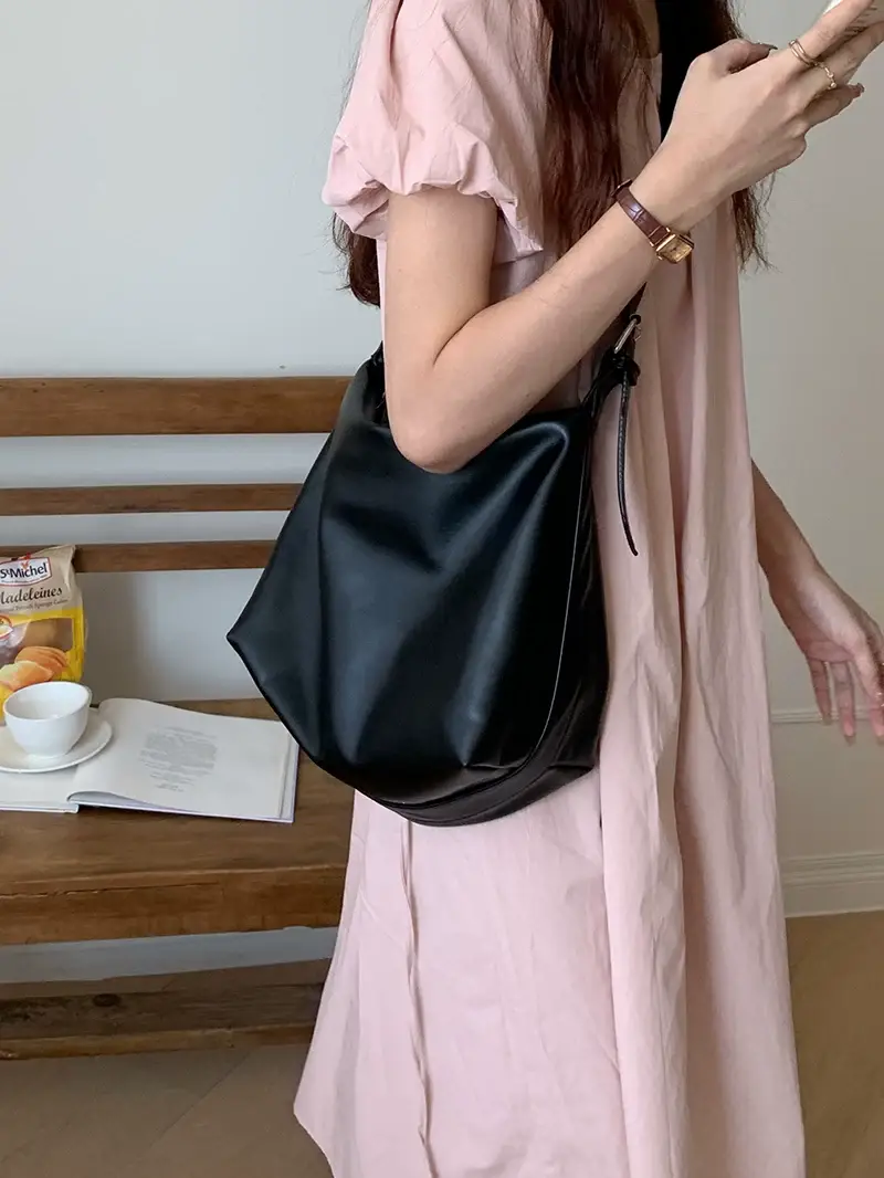 Black Large-Capacity Soft Leather Shoulder Crossbody Bag — feature 19