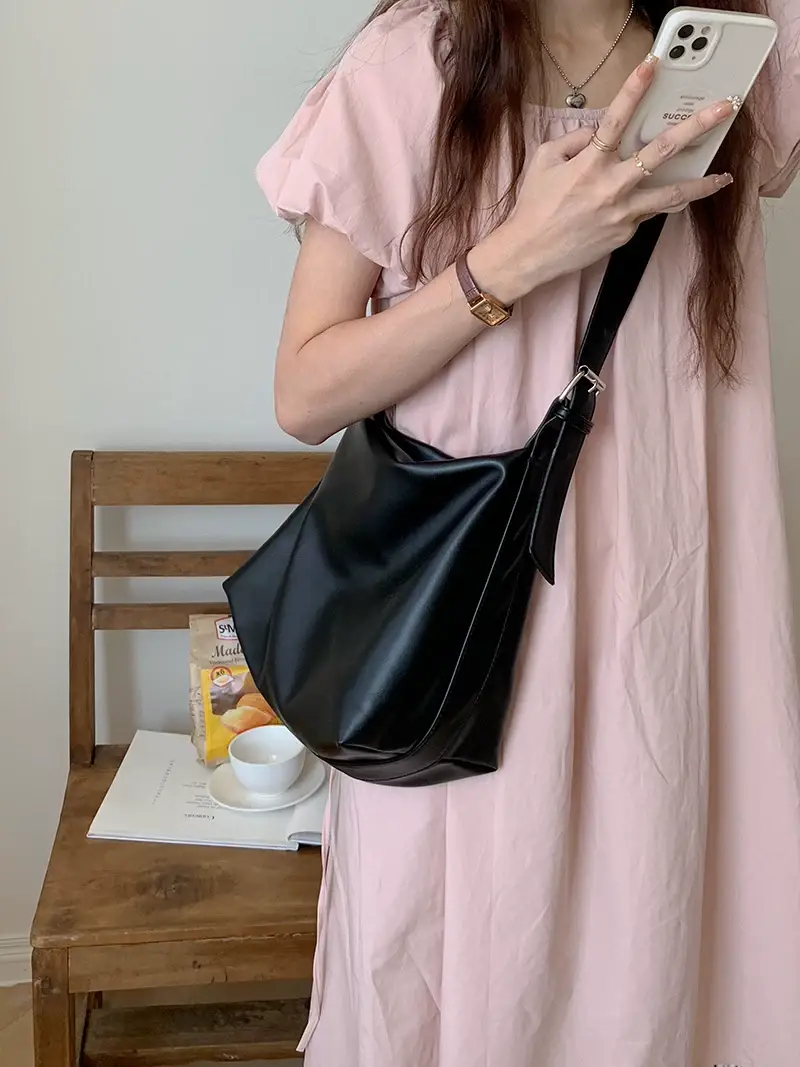 Black Large-Capacity Soft Leather Shoulder Crossbody Bag — feature 20