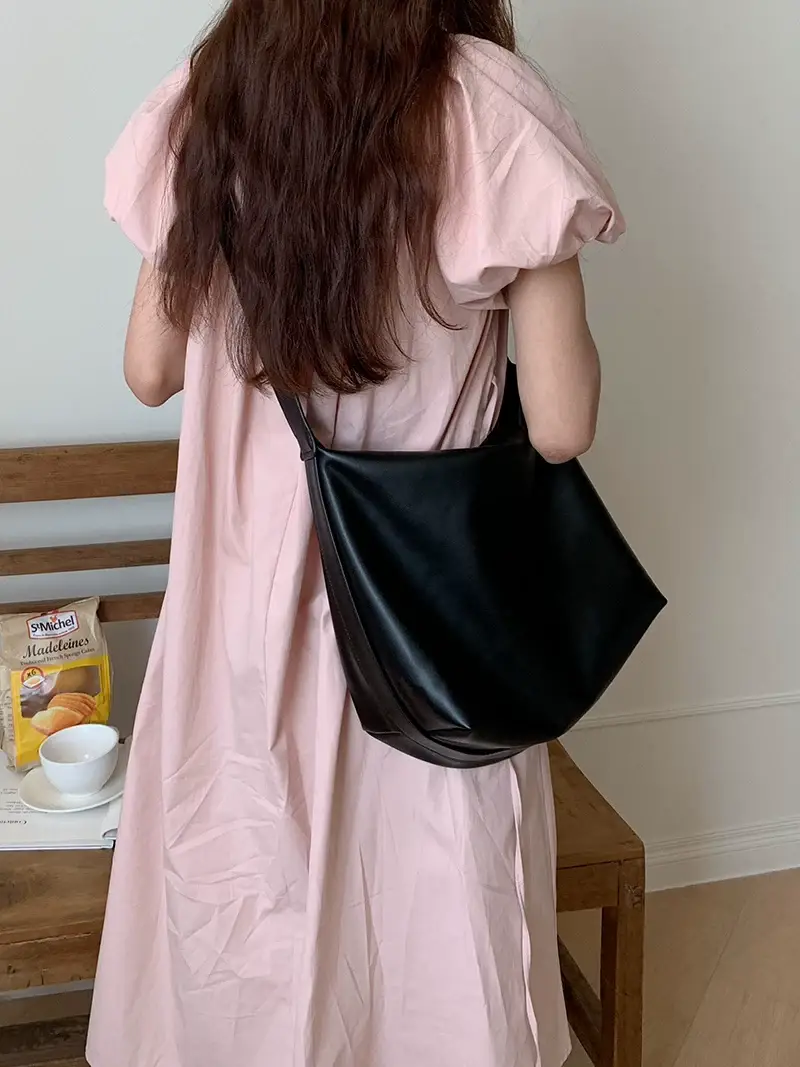 Black Large-Capacity Soft Leather Shoulder Crossbody Bag — feature 21