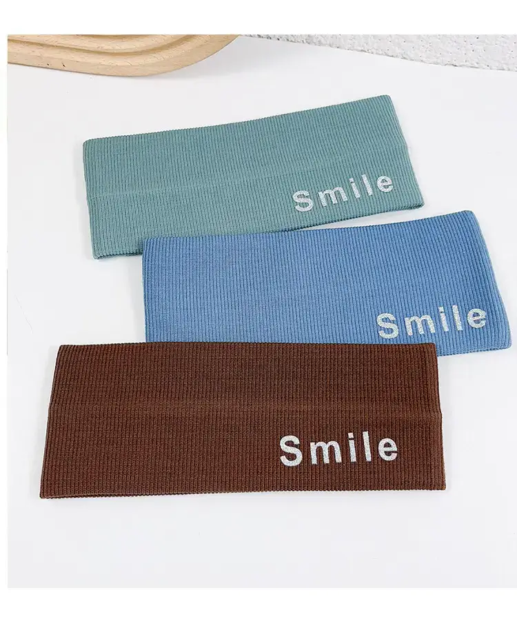 Four Color Knitted Hair Band with "Smile" Logo — feature 9