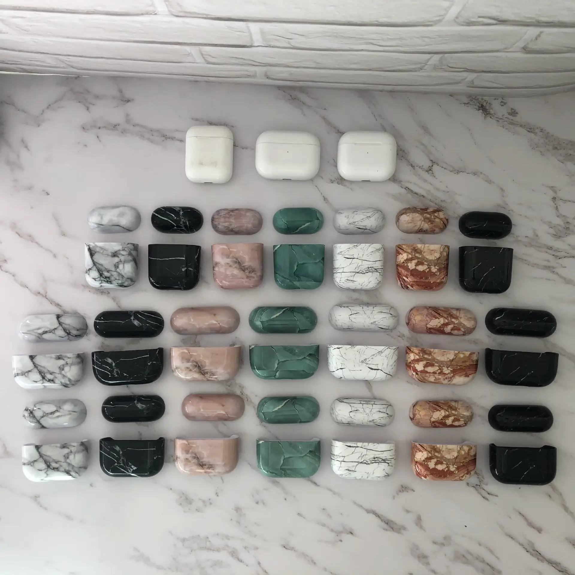 Marble Classic Water Sticker Apple Airpods 3 Earphone Cover — feature 6