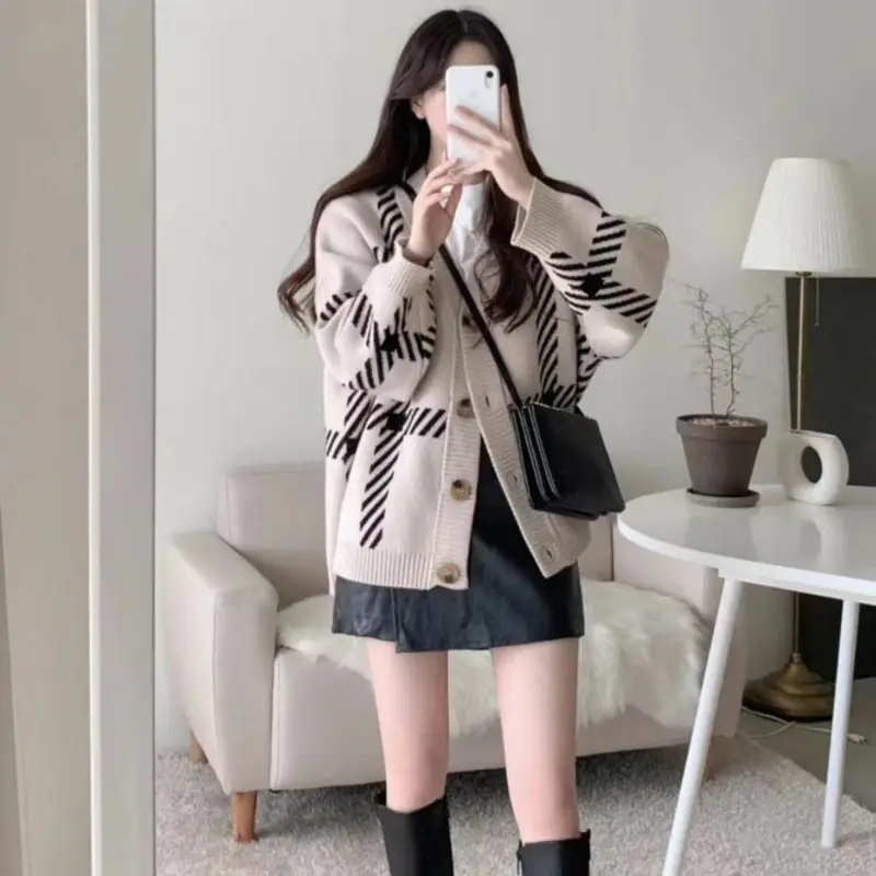 Women Plaid Knitted Cardigan V-Neck Coat Winter Casual - Image 5