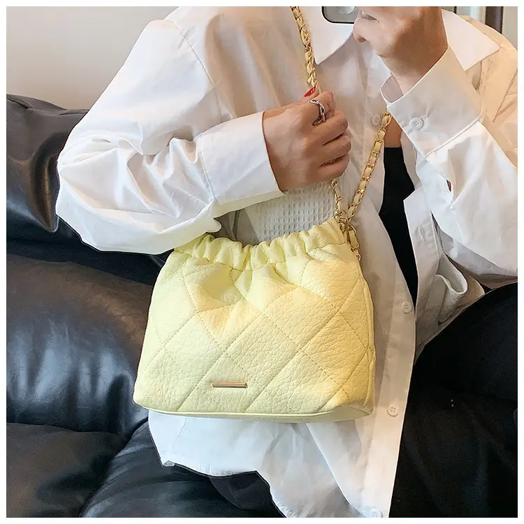 White Diamond Plaid Chain Bag for Women Summer 2023 — feature 14