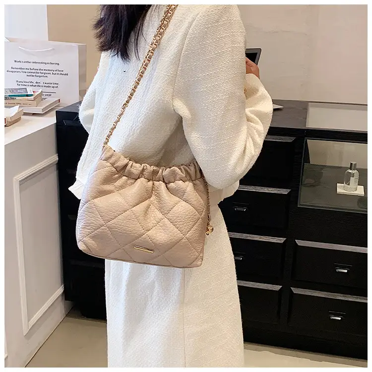White Diamond Plaid Chain Bag for Women Summer 2023 — feature 19