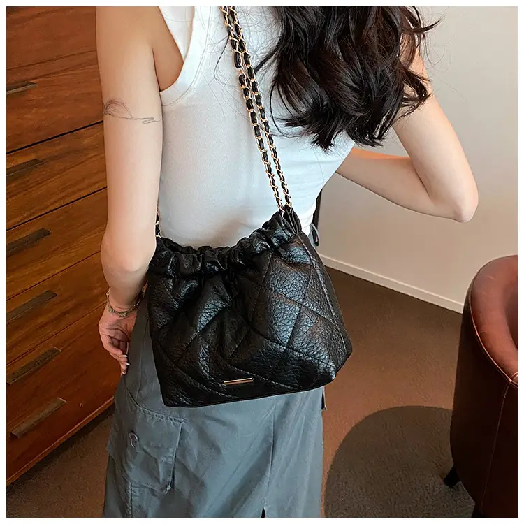 White Diamond Plaid Chain Bag for Women Summer 2023 — feature 20