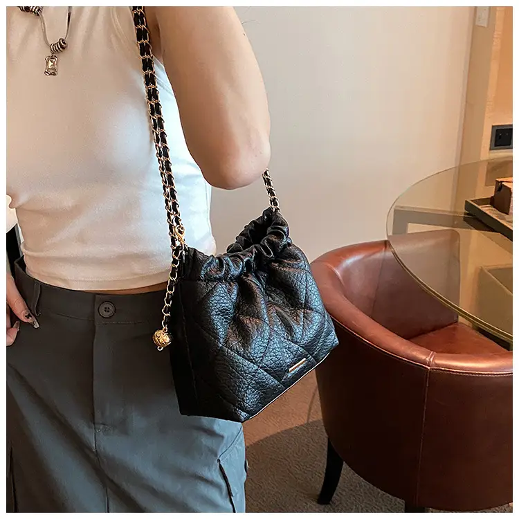 White Diamond Plaid Chain Bag for Women Summer 2023 — feature 21