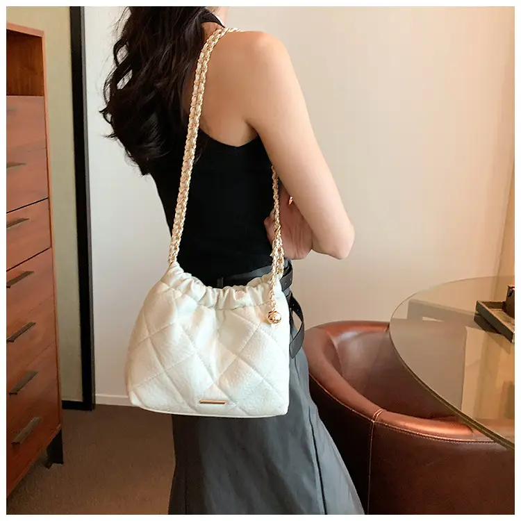 White Diamond Plaid Chain Bag for Women Summer 2023 — feature 23