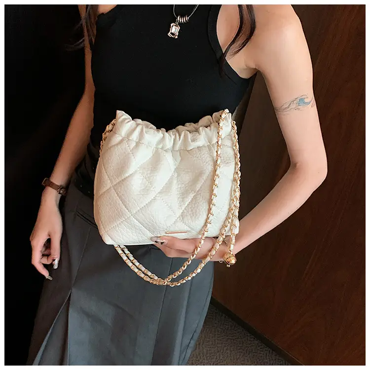 White Diamond Plaid Chain Bag for Women Summer 2023 — feature 25