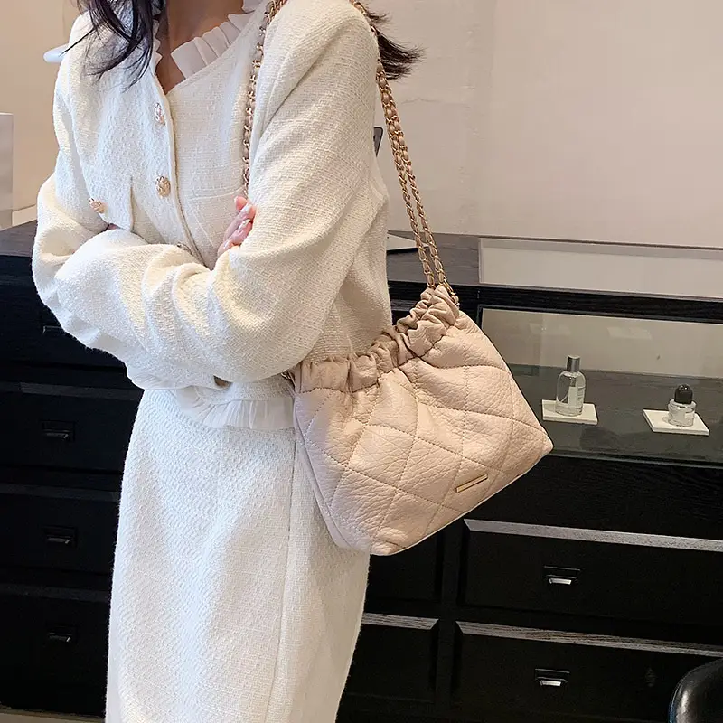 White Diamond Plaid Chain Bag for Women Summer 2023 - Image 3