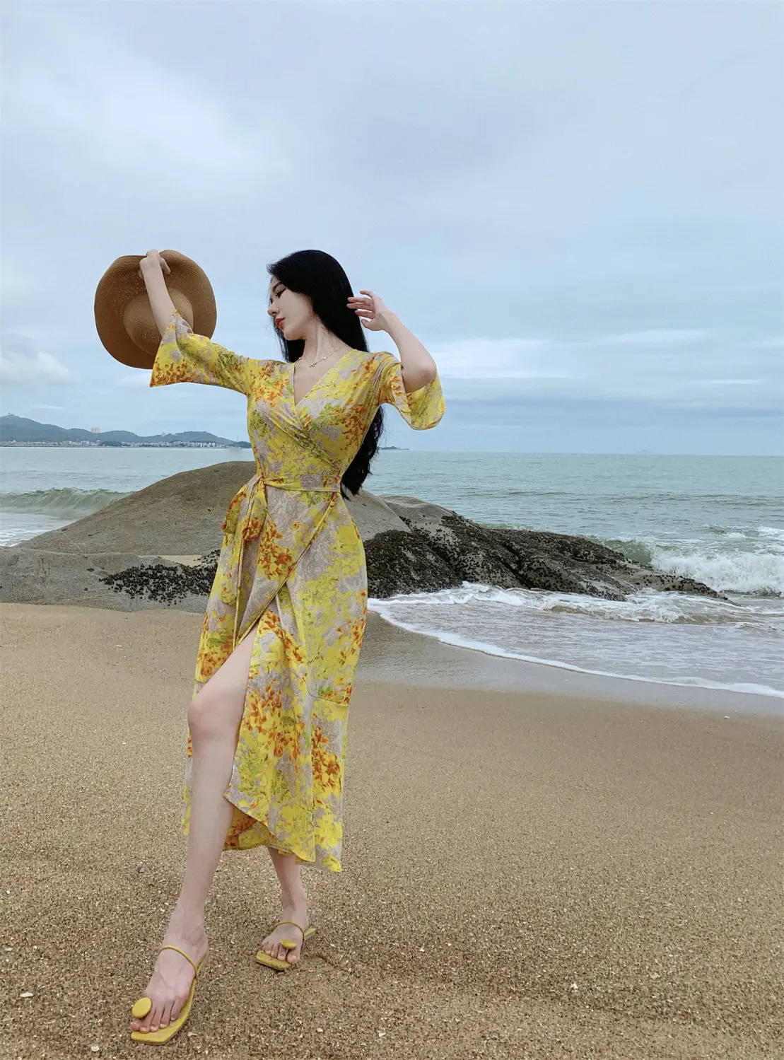 Yellow Floral Battle Gown V-Neck Hip Skirt Set — feature 2