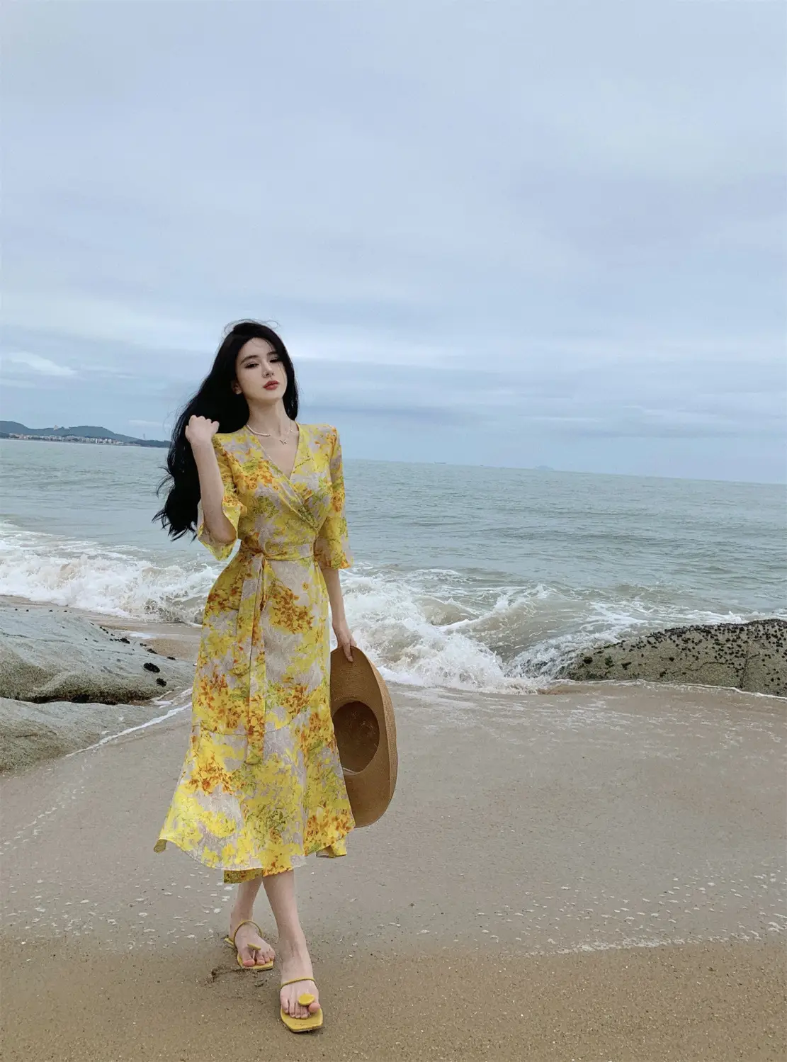 Yellow Floral Battle Gown V-Neck Hip Skirt Set — feature 5