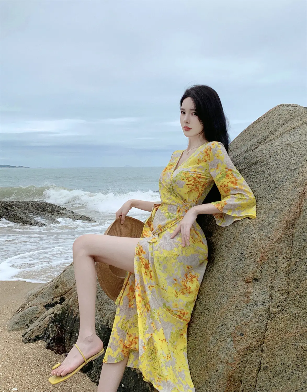 Yellow Floral Battle Gown V-Neck Hip Skirt Set — feature 7
