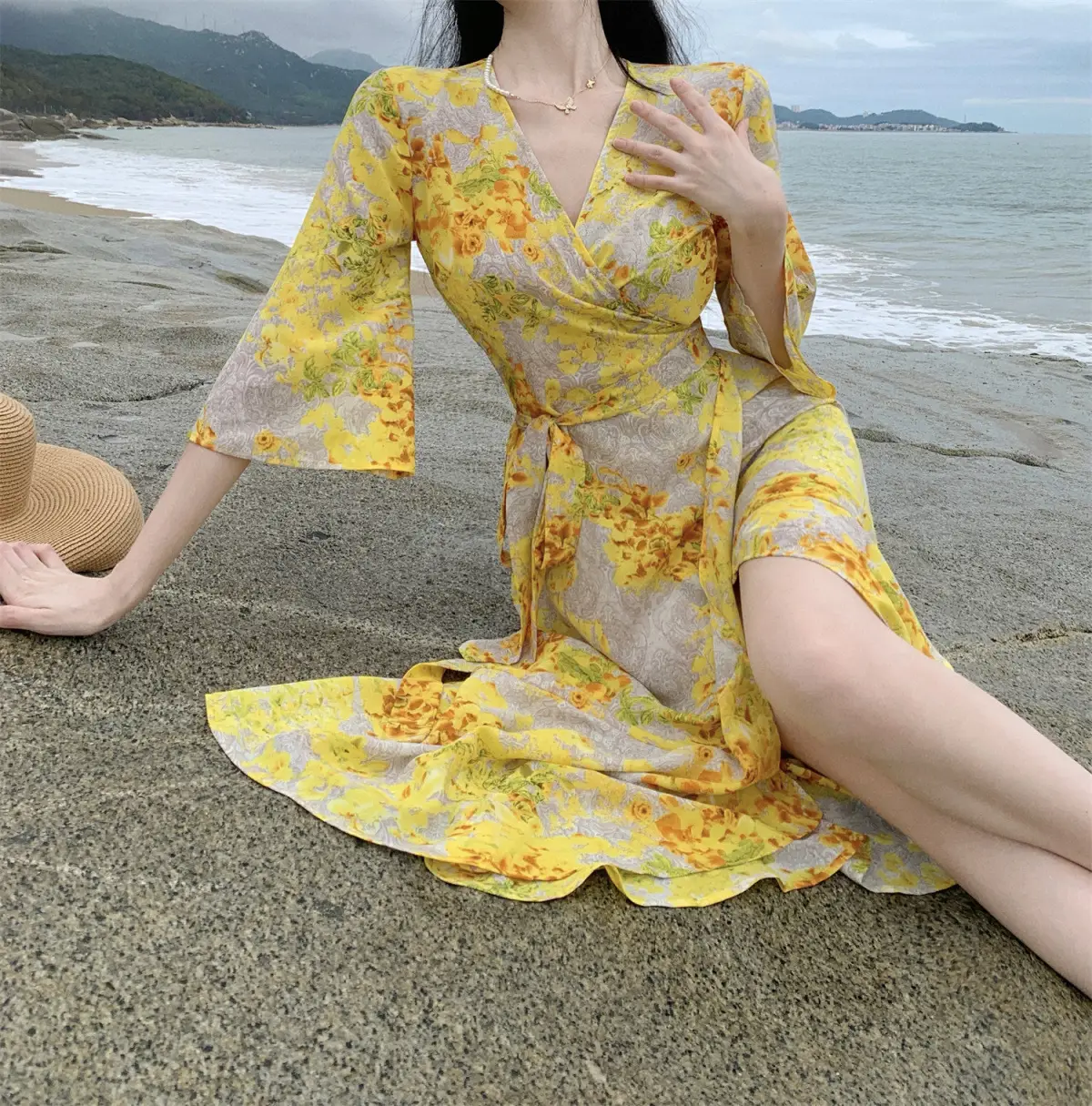 Yellow Floral Battle Gown V-Neck Hip Skirt Set — feature 8