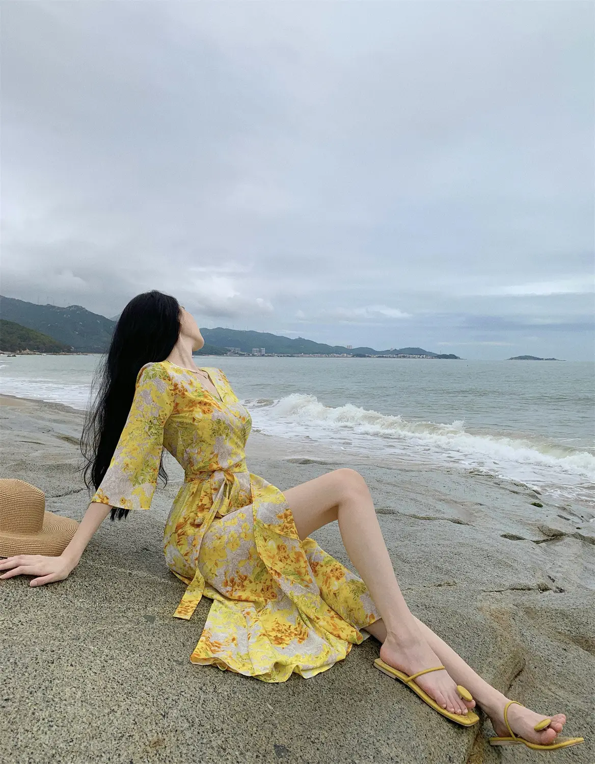 Yellow Floral Battle Gown V-Neck Hip Skirt Set — feature 9