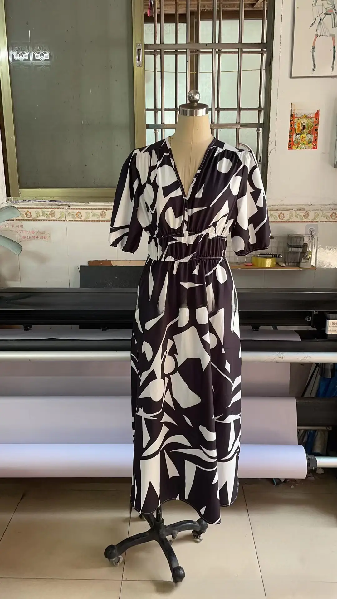 2025 Women's Printed Pajama Set Black White Abstract Design - Image 3