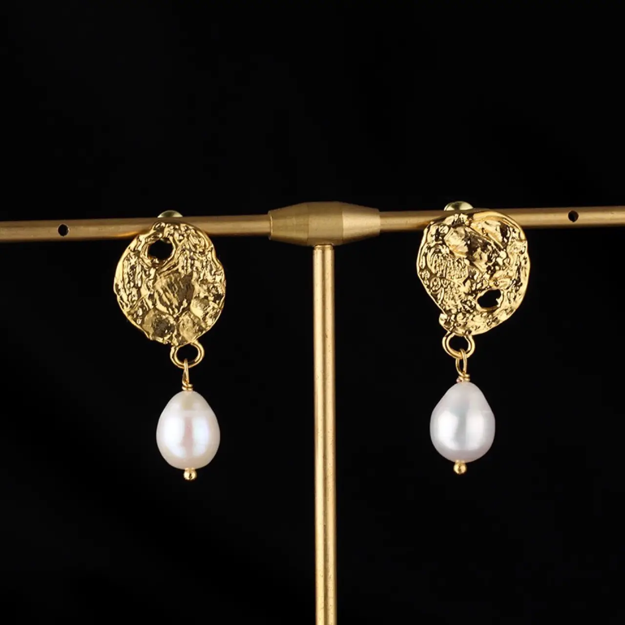 Golden Moon Phase Pearl Earrings Niche Design - Image 4