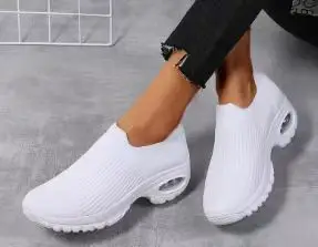 Women's Shoes Summer Soft Sole Breathable Walking Mom Shoes Middle-Aged Mesh Casual Sports Shoes Lazy Slip-On Shoes for Women - Image 6