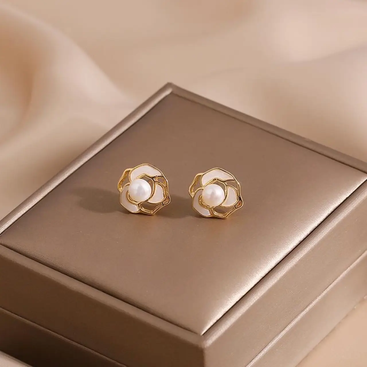 Vintage French Style Pearl Earrings for Women - Image 4
