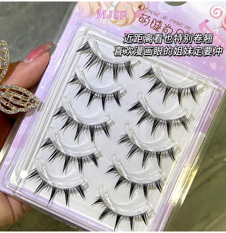Cute False Eyelashes for Natural Comic Look — feature 5
