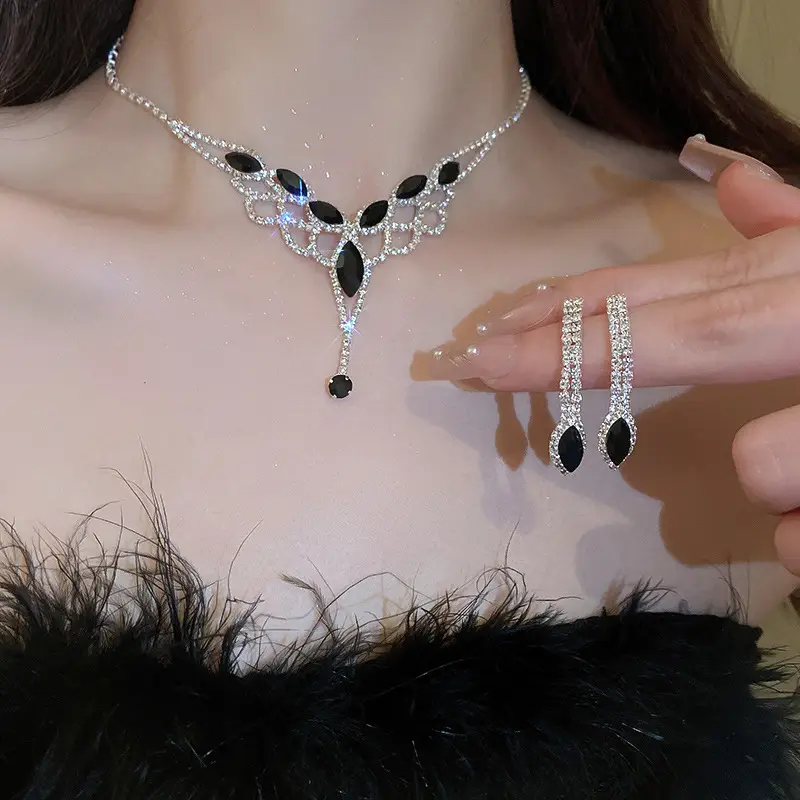 Luxury Green Diamond Tassel Necklace & Earrings Set for Women - Image 3