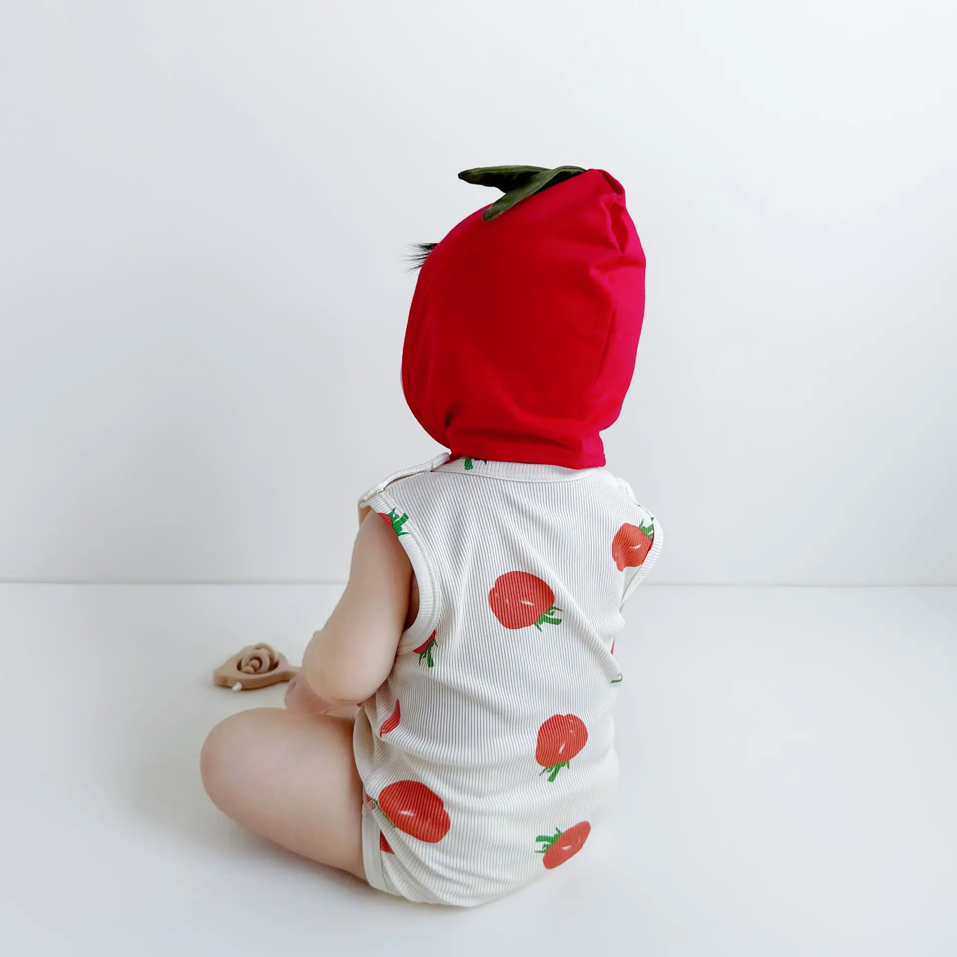 Baby Tomato Print Jumpsuit Suit with Hat - Image 5