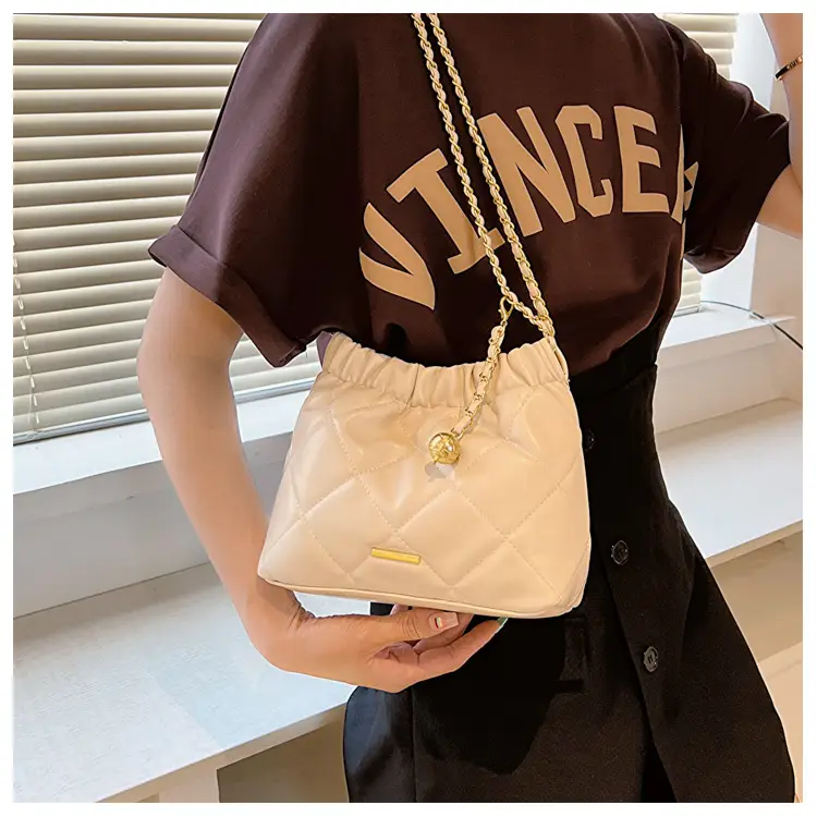 Black Pleated Chain Shoulder Bag for Women — feature 18