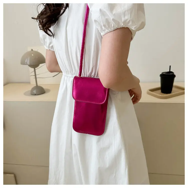 Black Vertical Mobile Phone Shoulder Bag for Women — feature 9