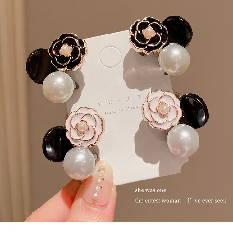 Pearl Flower Hairpin with Black Clip — feature 2
