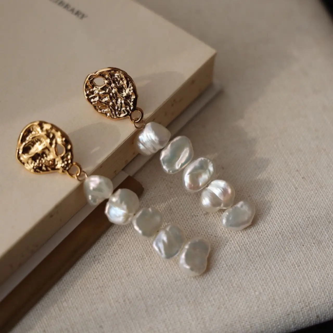 Women Pearl Earrings 925 Silver Elegant Retro Baroque - Image 2