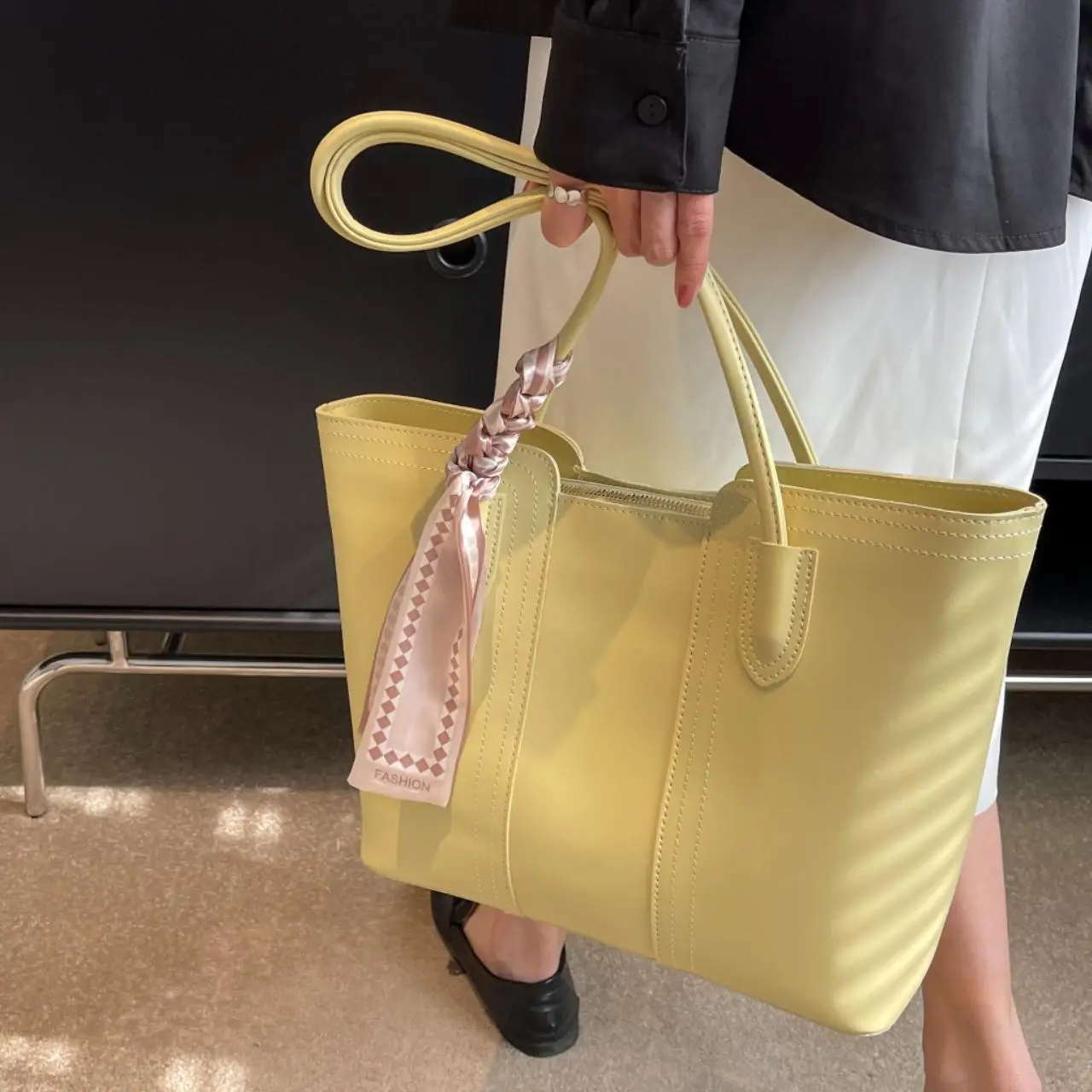 Gold Textured Women's Large Capacity Tote Bag - Image 7