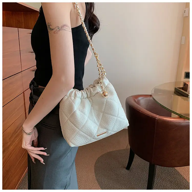 Black Quilted Chain Shoulder Bag for Women — feature 18