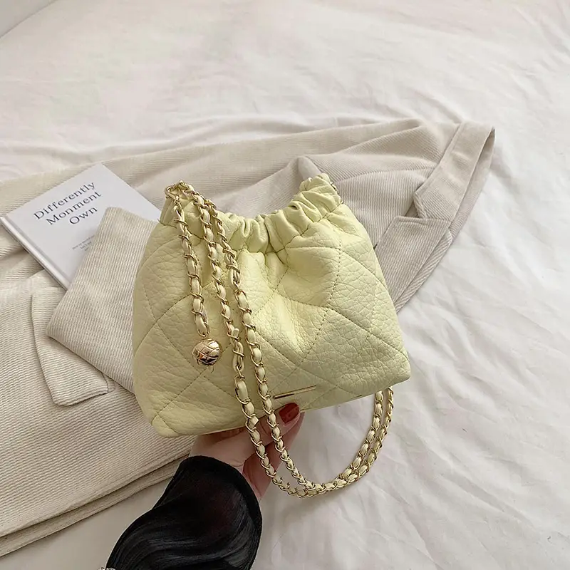 Black Quilted Chain Shoulder Bag for Women - Image 2