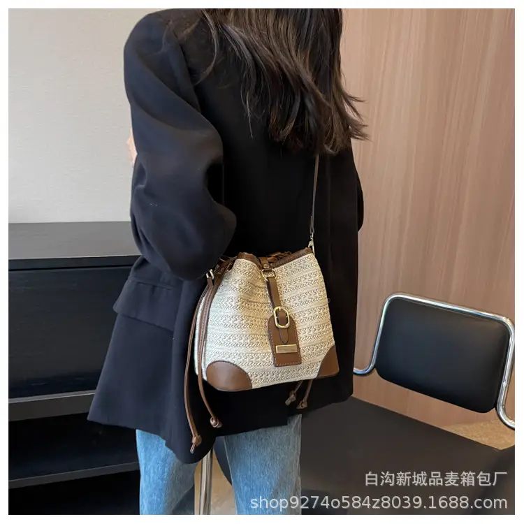 Women Woven Bucket Bag Straw Color-Blocking 2026 — feature 11