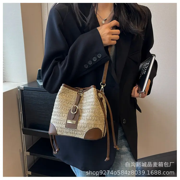 Women Woven Bucket Bag Straw Color-Blocking 2026 — feature 8