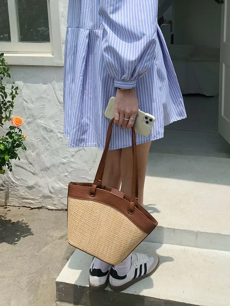 Women's Beige Straw Shoulder Bag with Black Strap - Image 7
