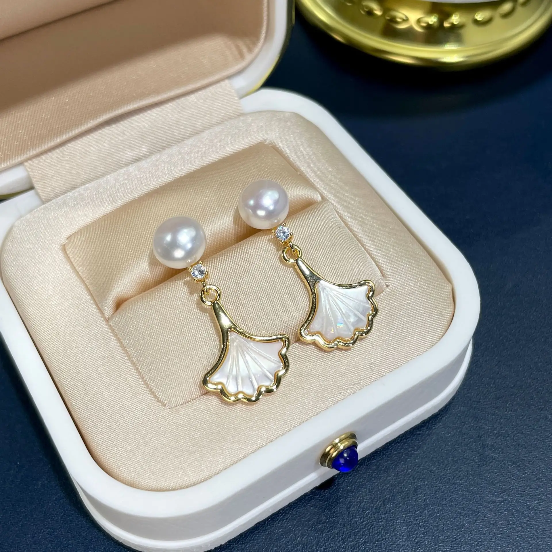 925 Sterling Pearl Shell Earrings Women Small - Image 4
