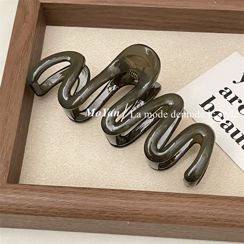 Elegant Wave Hair Clips for Women Dark Brown — feature 3