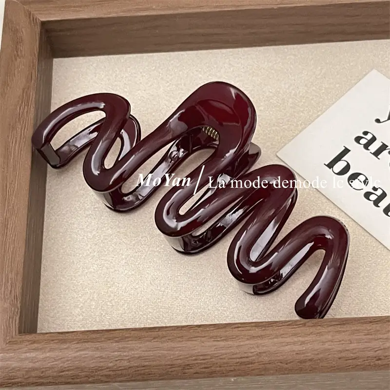 Elegant Wave Hair Clips for Women Dark Brown — feature 4