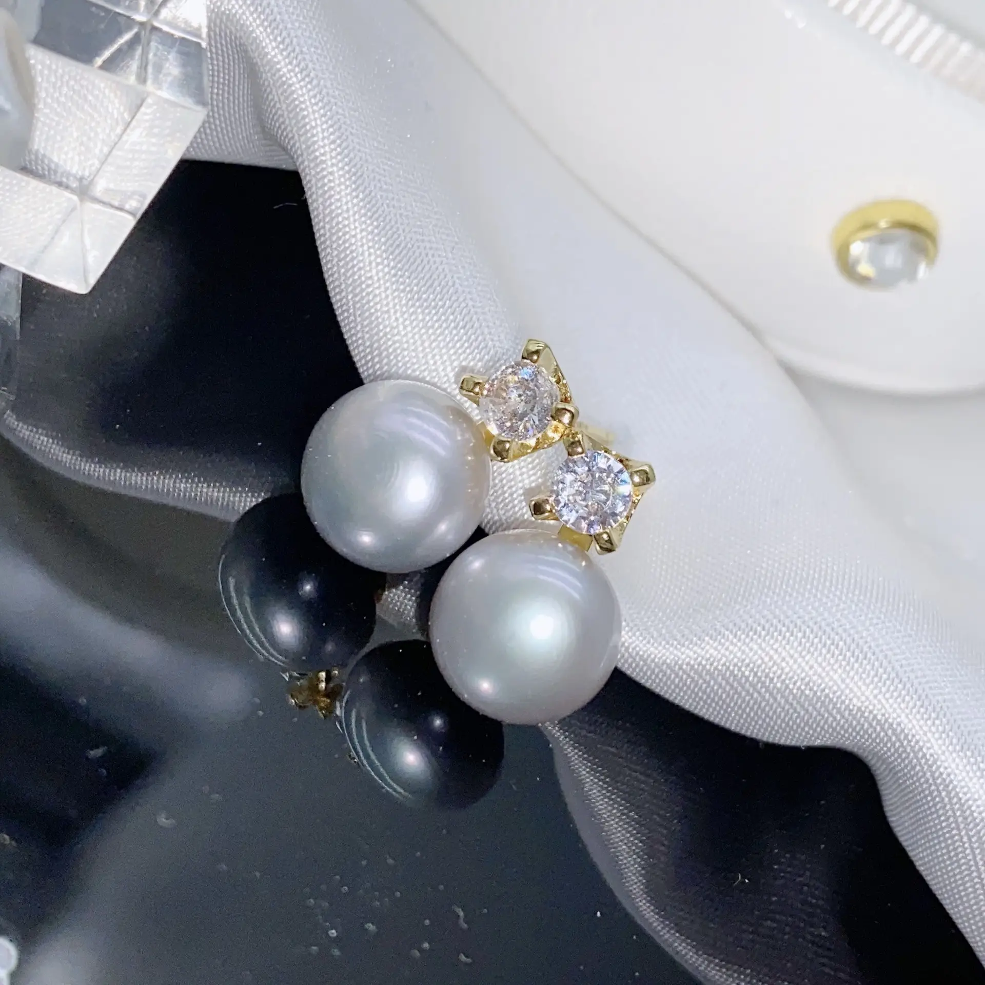 Classic Princess Pearl Earrings Gold Plated Flat Design — feature 14