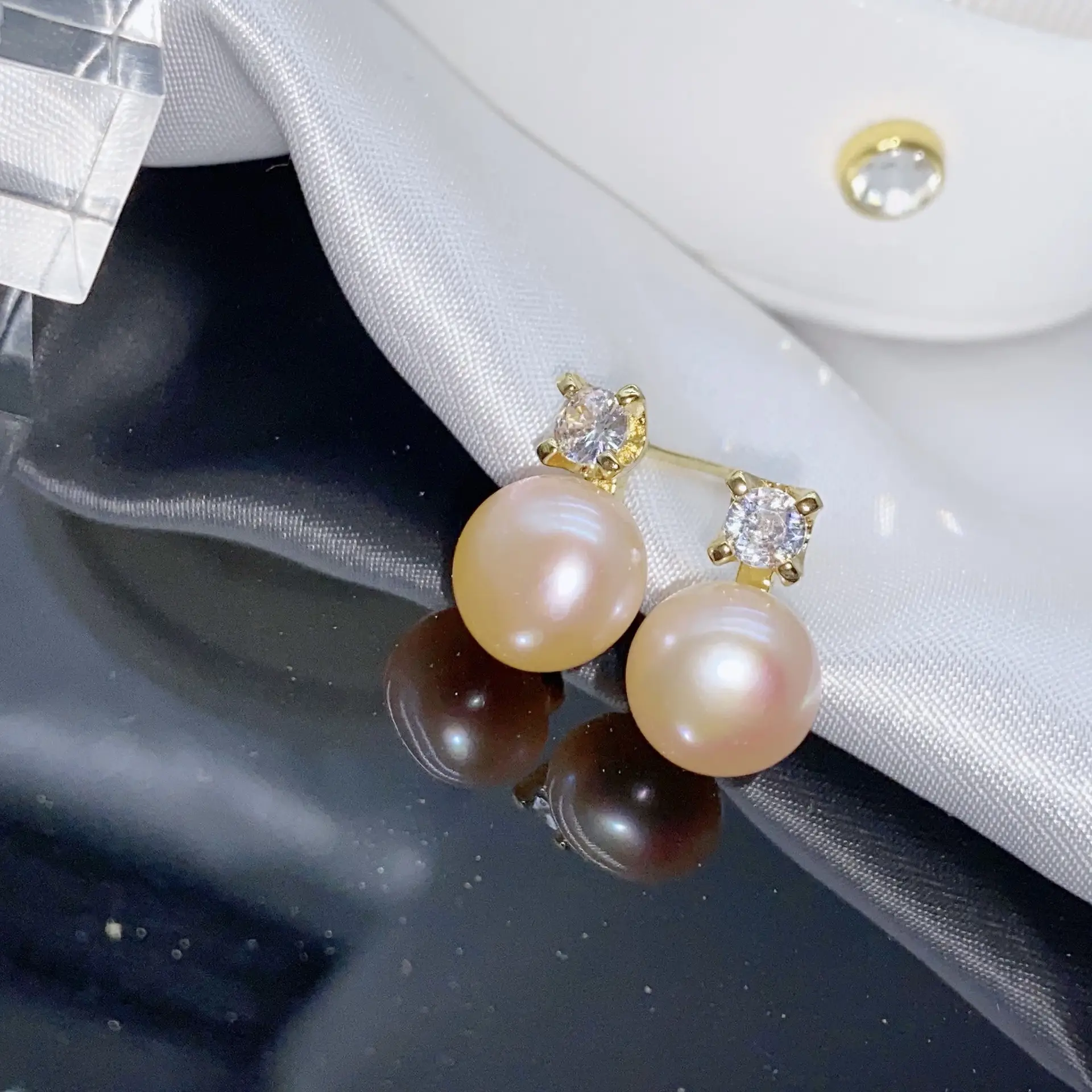 Classic Princess Pearl Earrings Gold Plated Flat Design — feature 16