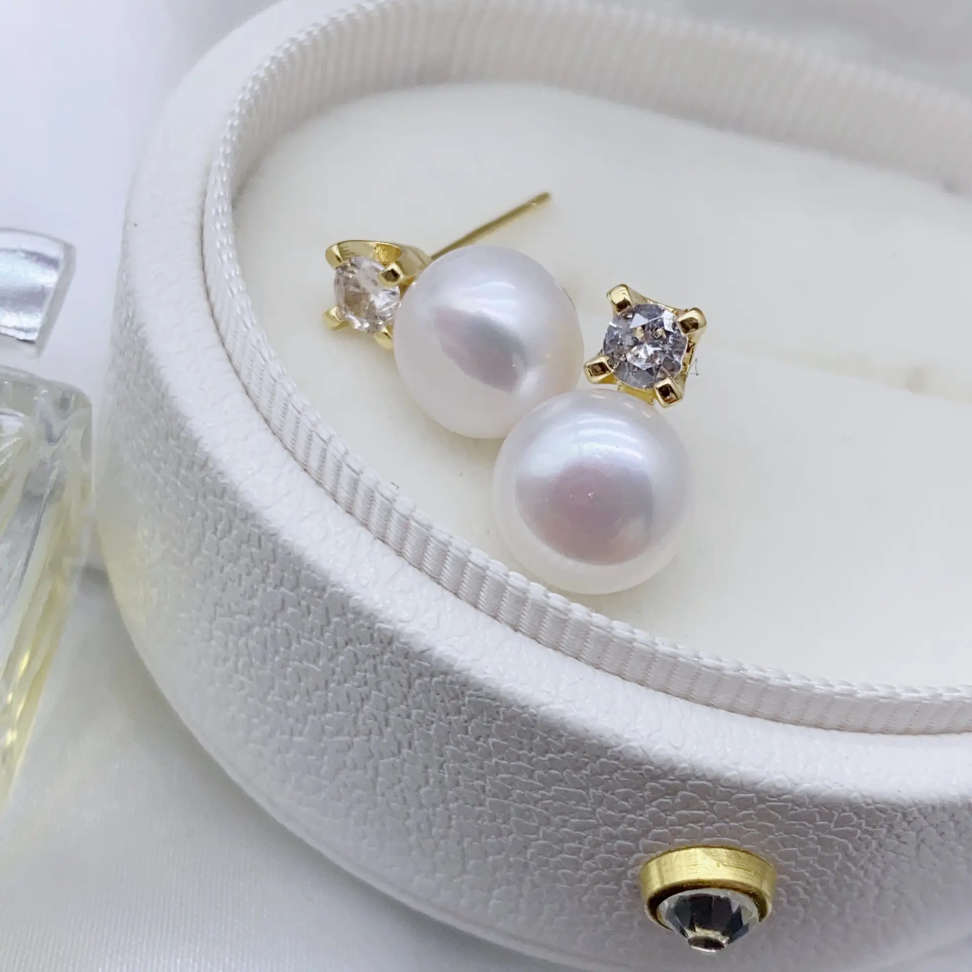 Classic Princess Pearl Earrings Gold Plated Flat Design — feature 18