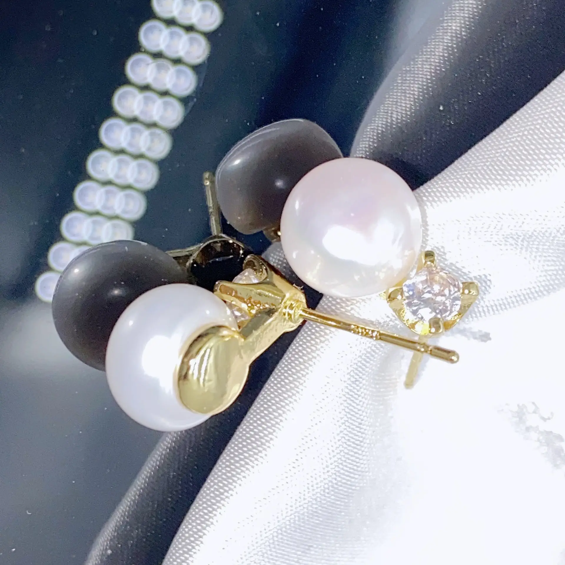 Classic Princess Pearl Earrings Gold Plated Flat Design — feature 21